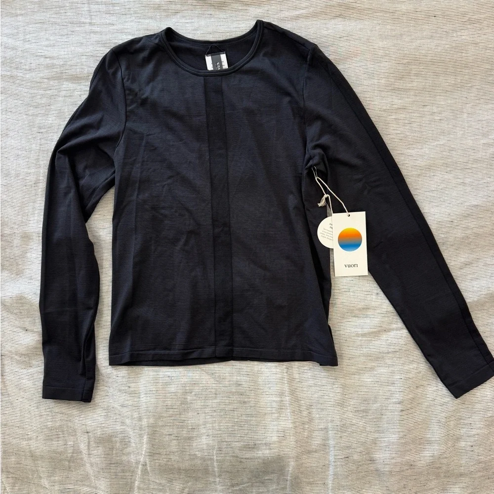Vuori L/S Apres Sport Seamless Top. Black Long Sleeve Top. - Picture 1 of 6